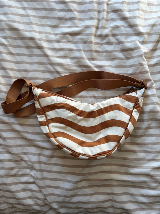 Uniqlo Handbags - Uniqlo Women's Brown & White Striped Crossbody Bag
